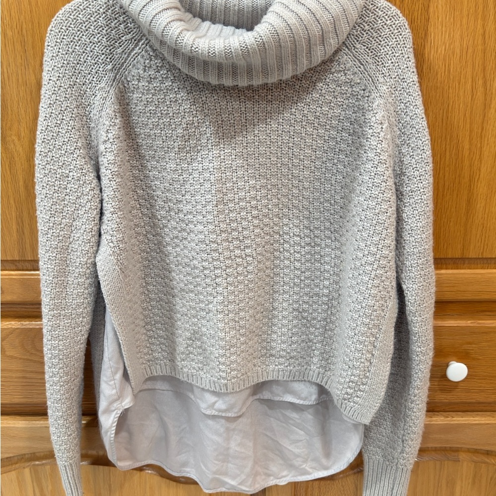 The Limited Light taupe Turtleneck Sweater /New w/o Tag sz M